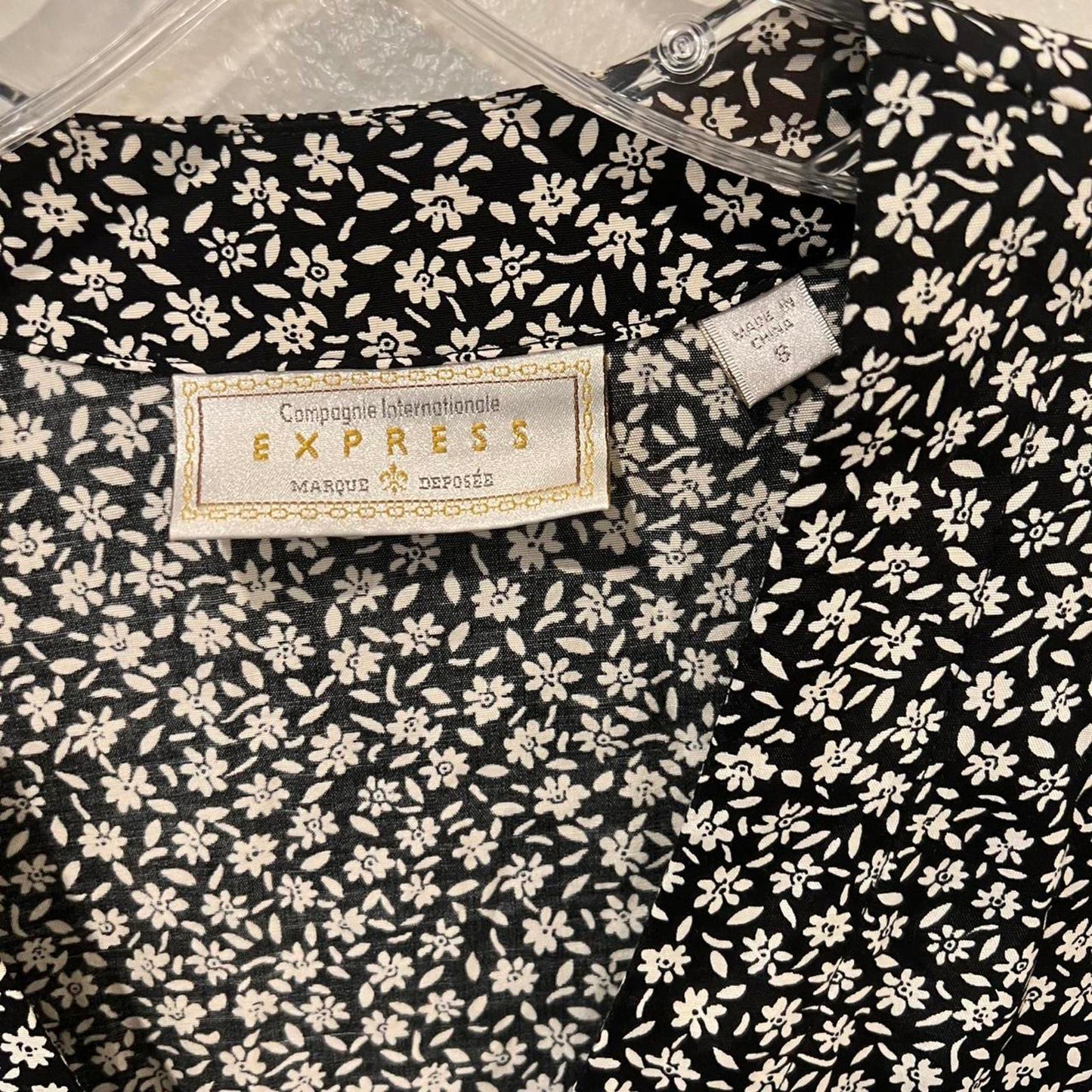 Vintage 90s Express Daisy Button Top — Black & White