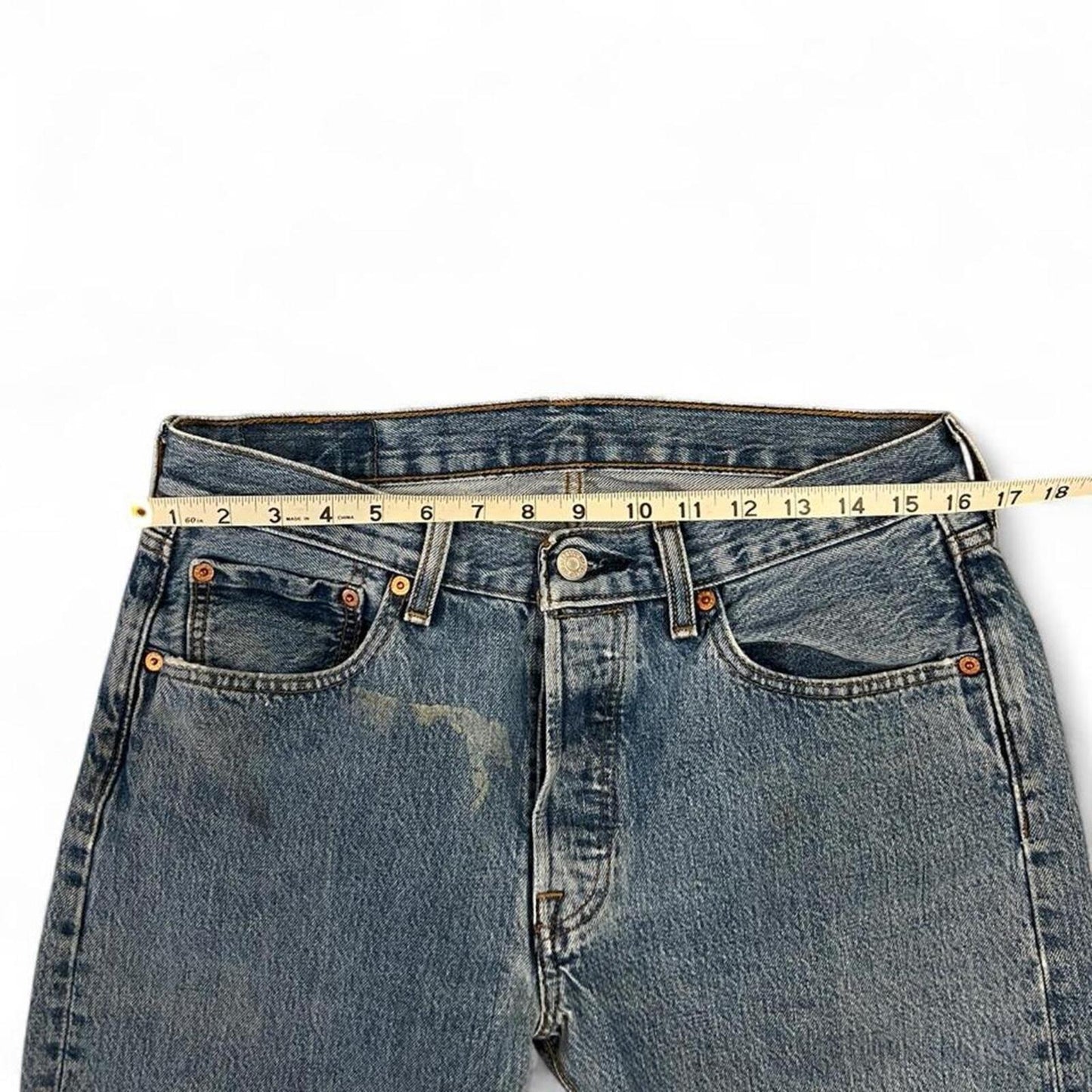 Vintage Levi’s 501 Straight Leg Jeans – 90’s Y2K Wash