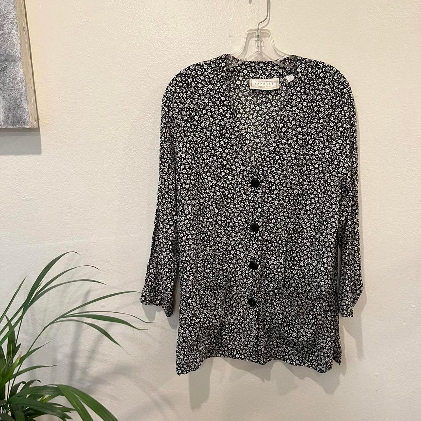 Vintage 90s Express Daisy Button Top — Black & White