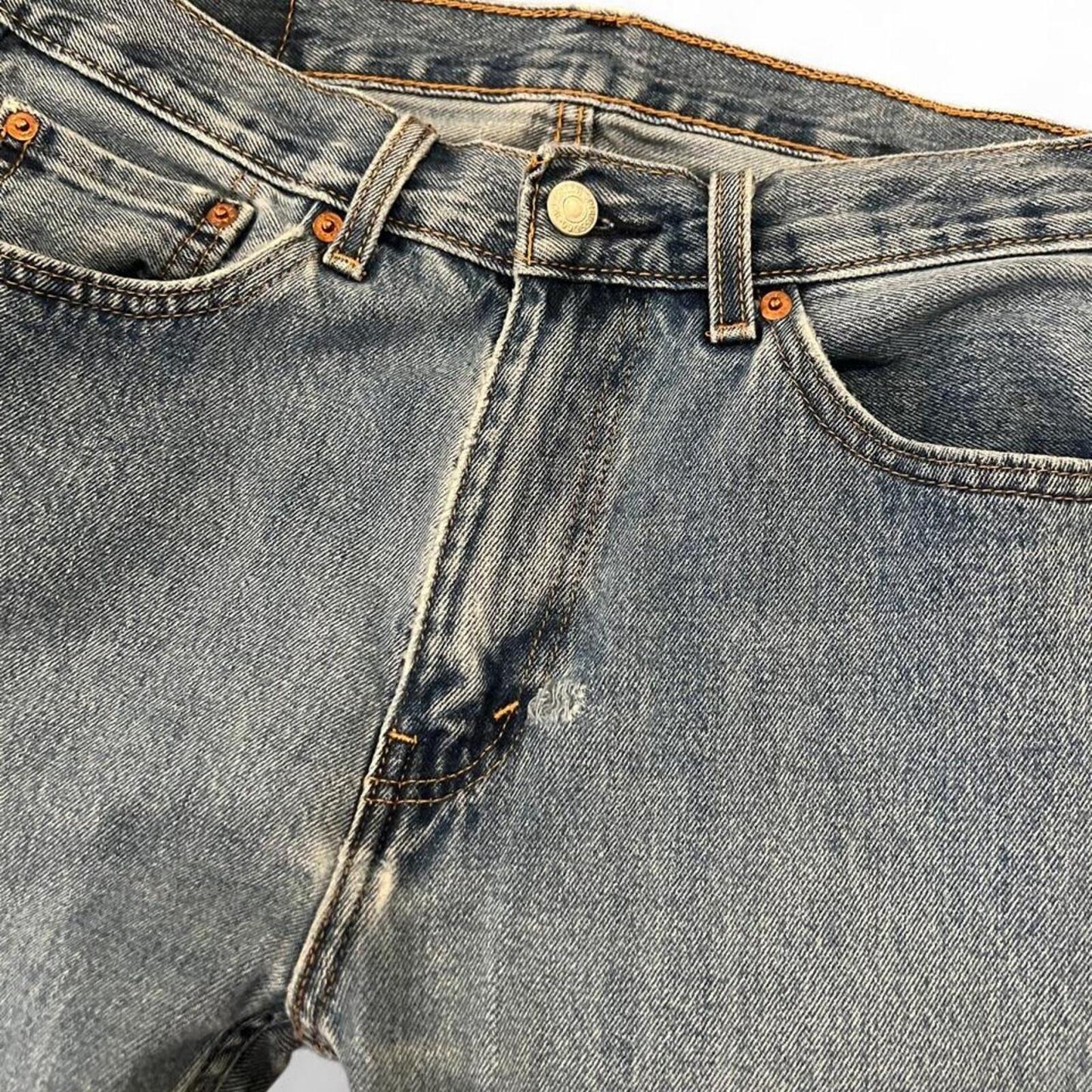 Vintage Light Wash Levi’s 505 Loose Straight Leg Jeans